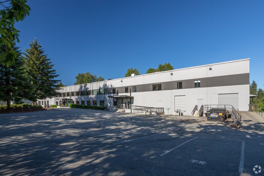 4084 McConnell Ct, Burnaby, BC à louer - Photo de l’immeuble – Image 2 sur 5