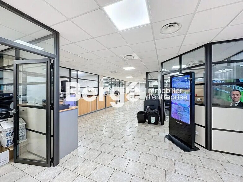 Bureau dans Mouans-Sartoux à louer - Photo de l’immeuble – Image 1 sur 4