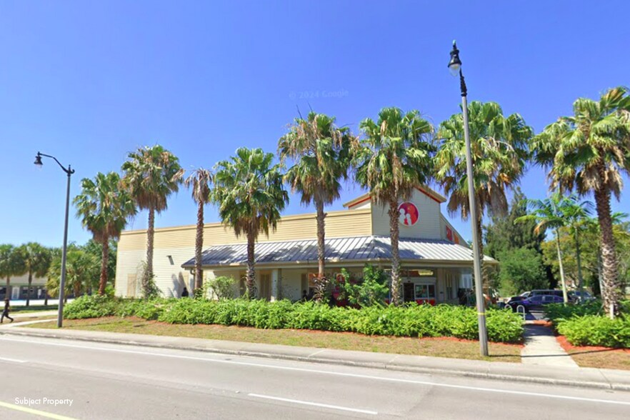 5055 10th Ave N, Greenacres, FL à vendre - Photo de l’immeuble – Image 2 sur 6