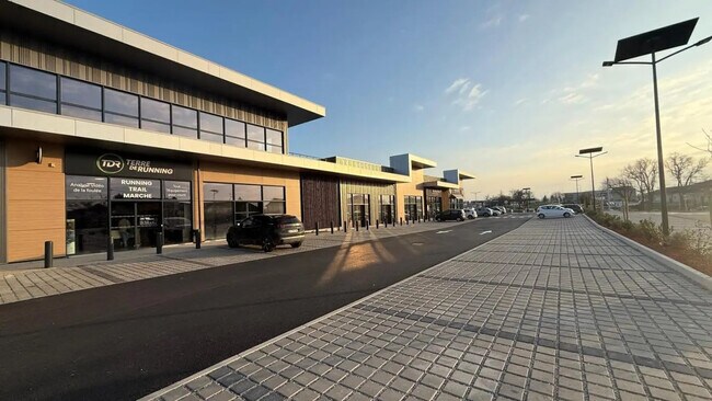 Plus de détails pour Local commercial à louer