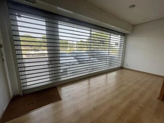 Plus de détails pour Local commercial à louer