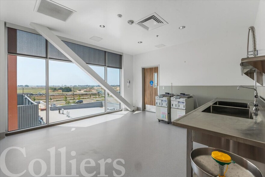 875 S Vanguard Way, Meridian, ID à louer - Photo de l’immeuble – Image 3 sur 18