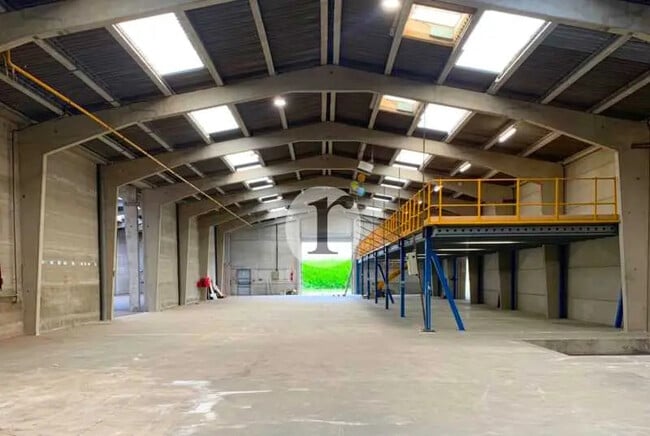 Plus de détails pour Local d’activités à vendre