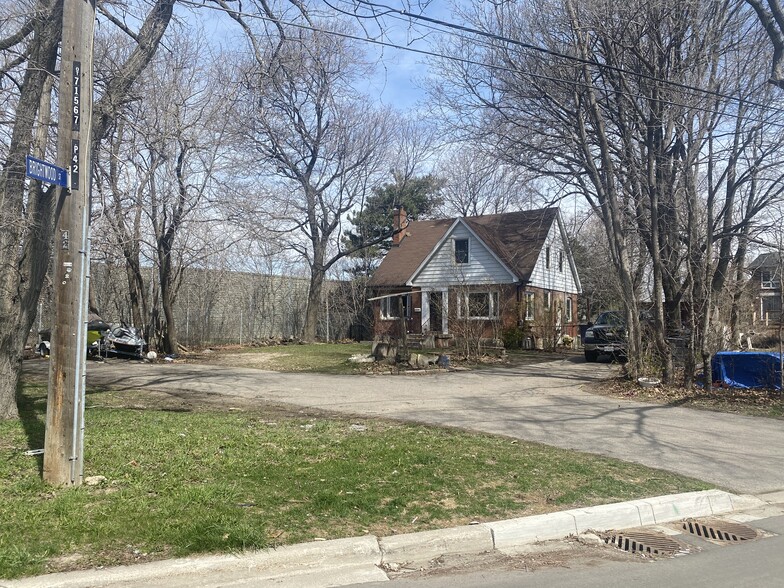 36 Marquette Av & 1 Brightwood St, Toronto, ON à vendre - Photo de l’immeuble – Image 1 sur 5