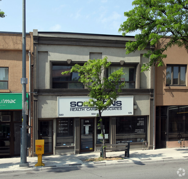 578-580 St Clair Ave W, Toronto, ON à vendre - Photo de l’immeuble – Image 2 sur 3