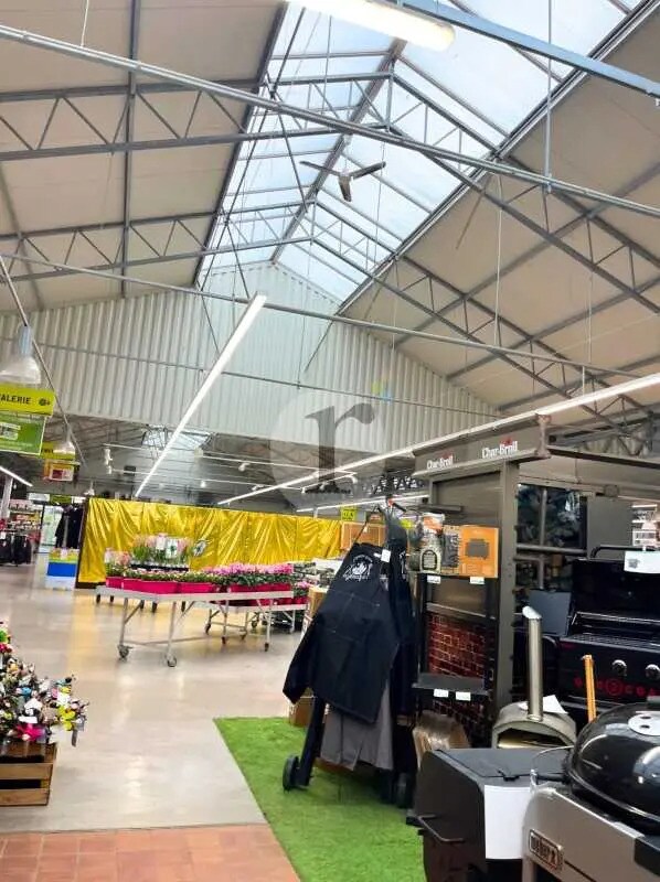 Local commercial dans Cappelle-la-Grande à vendre Photo intérieure– Image 1 sur 3