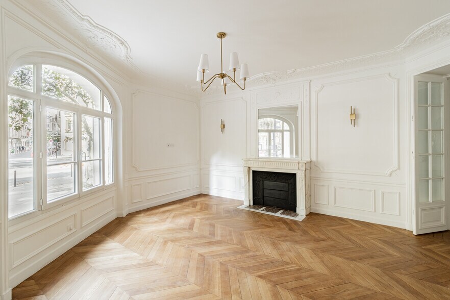 Immeuble residentiel dans Paris à vendre - Photo principale – Image 1 sur 5