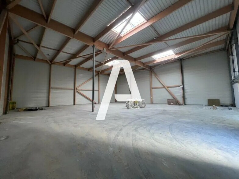 Local d’activités dans Courtry à louer - Photo de l’immeuble – Image 2 sur 4