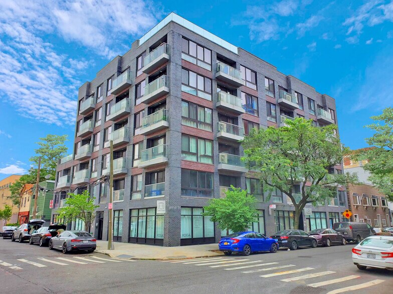 27-05 41st Ave, Long Island City, NY à vendre - Photo de l’immeuble – Image 1 sur 13