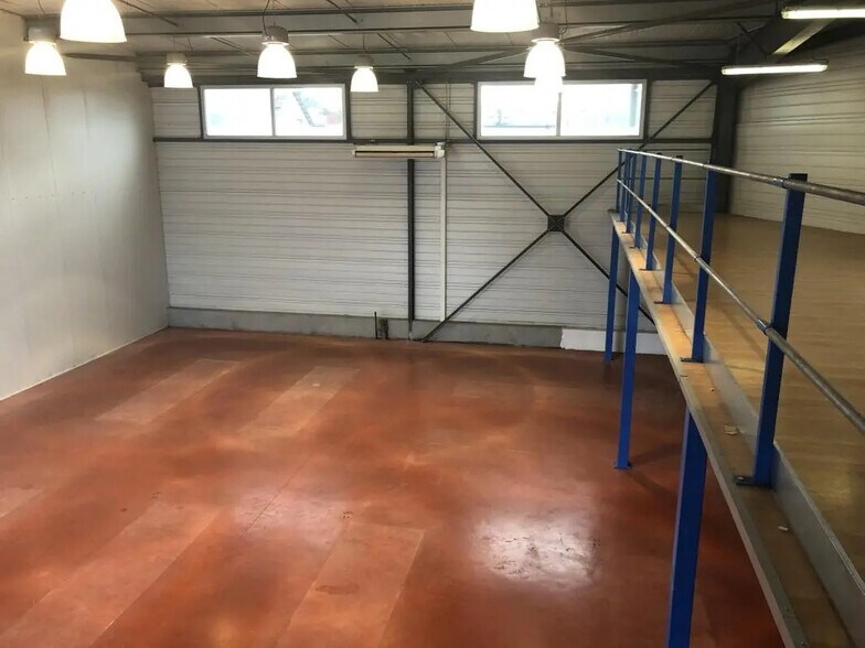 Local d’activités dans Yvrac à louer - Photo de l’immeuble – Image 2 sur 5