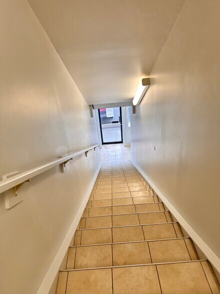 8800 Venture Av SE, Calgary, AB à louer - Photo de l’immeuble – Image 2 sur 10