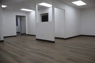 2621 S Bristol St, Santa Ana, CA à louer Photo intérieure– Image 1 sur 5