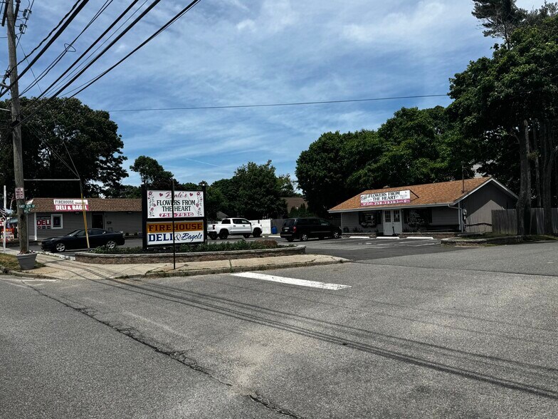 Waverley Ave - Patchogue Portfolio portefeuille de 3 biens à vendre sur LoopNet.fr - Photo de l’immeuble – Image 3 sur 12