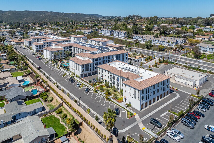 12849 Poway Rd, Poway, CA à louer - Photo de l’immeuble – Image 3 sur 54
