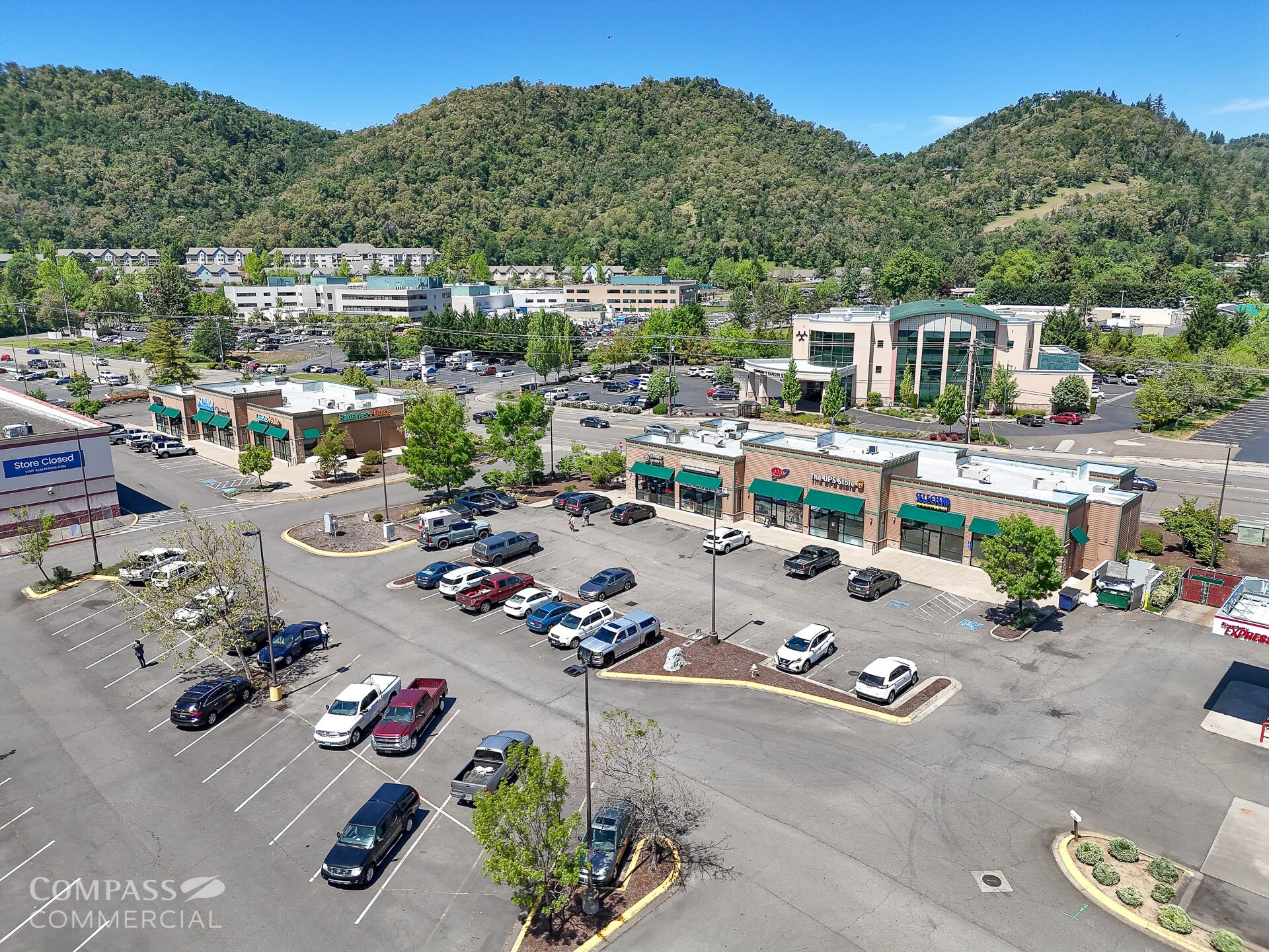 Newton Creek Retail Center portefeuille de 2 biens à vendre sur LoopNet.fr Photo de l’immeuble– Image 1 sur 5