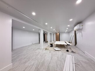 Plus de détails pour 11464 Merrick Blvd, Jamaica, NY - Local commercial à louer
