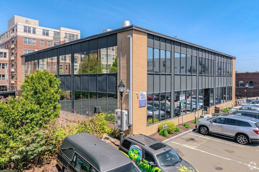 24 Crescent St, Waltham, MA à louer - Photo de l’immeuble – Image 2 sur 5