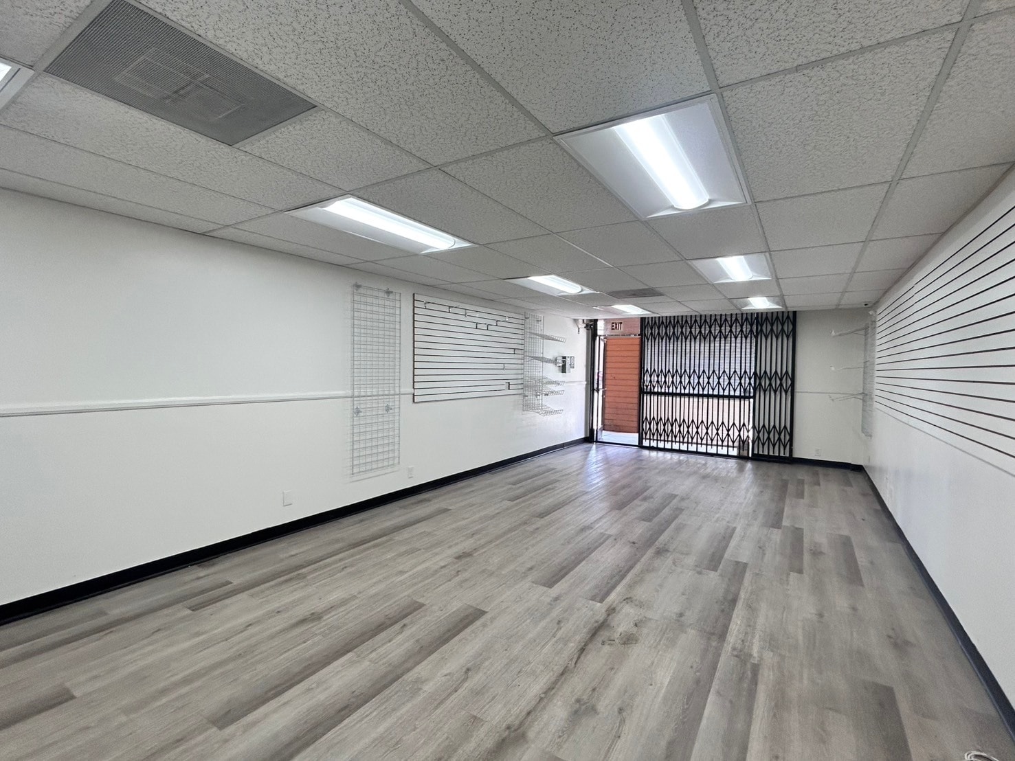 515-525 N Azusa Ave, La Puente, CA à louer Photo intérieure– Image 1 sur 7
