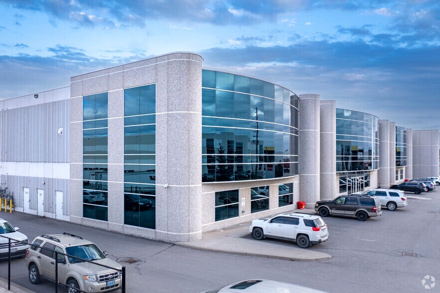 7933 Huntington Rd, Vaughan, ON à louer - Photo de l’immeuble – Image 3 sur 6