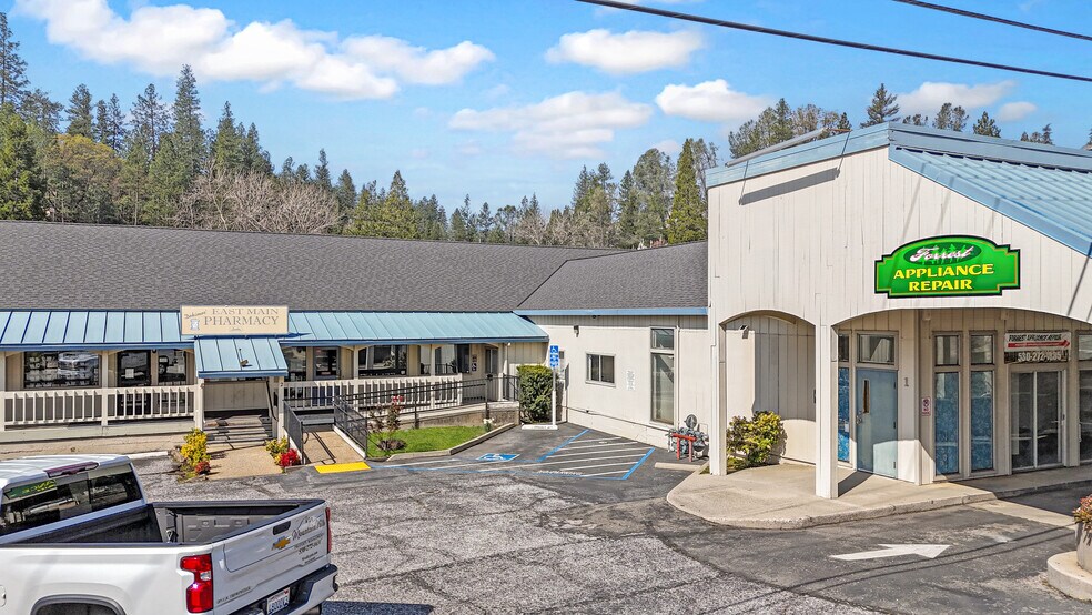640 E Main St, Grass Valley, CA à vendre - Photo principale – Image 1 sur 24