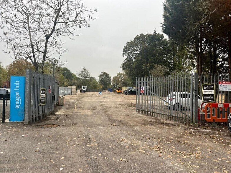 251-253 Field End Rd, Hillingdon à louer - Photo de l’immeuble – Image 2 sur 5