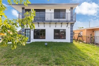 Plus de détails pour 634 NW 7th St, Florida City, FL - Logement à vendre