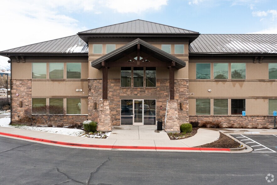 3130 W Maple Loop Dr, Lehi, UT à louer - Photo de l’immeuble – Image 3 sur 8