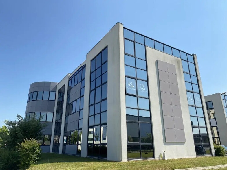 Bureau dans Saint-Grégoire à louer - Photo de l’immeuble – Image 3 sur 13