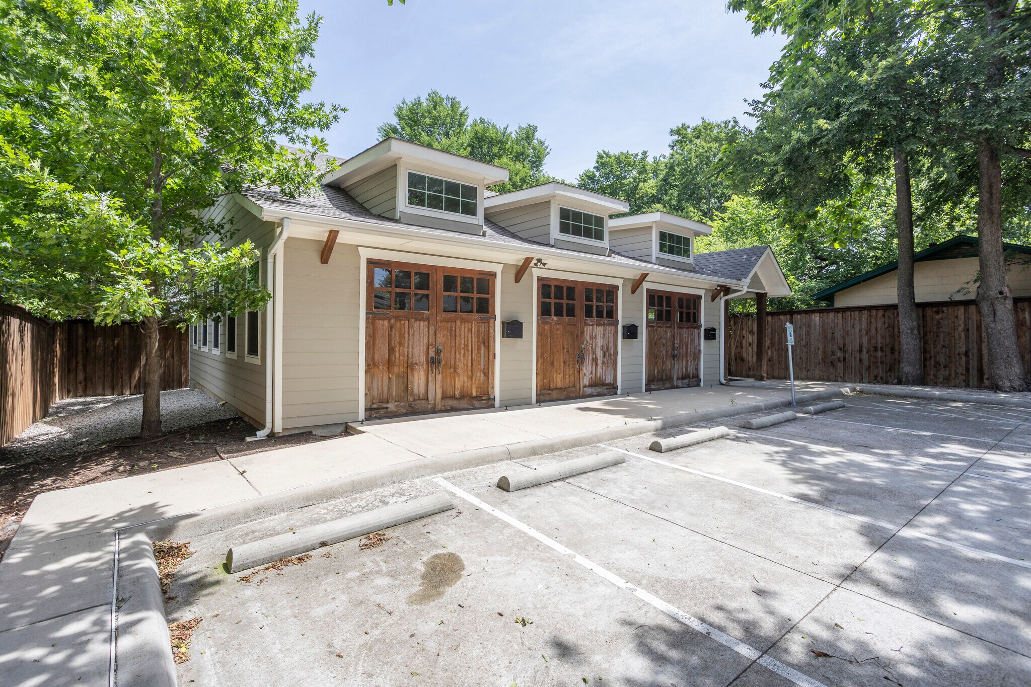303 E Broad St, Mansfield, TX à louer Photo principale– Image 1 sur 11