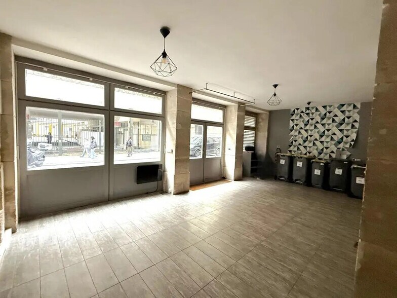 Local commercial dans Paris à louer - Photo de l’immeuble – Image 3 sur 7