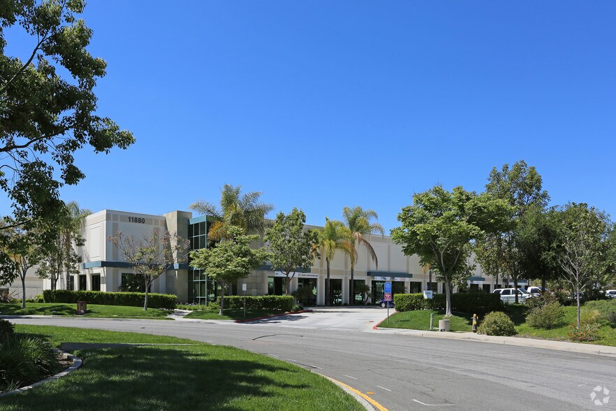 11880 Community Rd, Poway, CA à louer - Photo de l’immeuble – Image 2 sur 4
