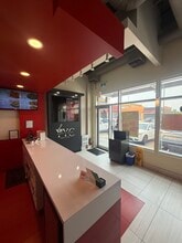 8560 8A Ave SW, Calgary, AB à louer Photo intérieure– Image 2 sur 9
