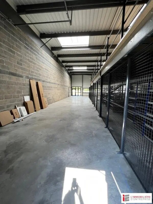 Local d’activités dans La Mézière à louer Photo de l’immeuble– Image 1 sur 4