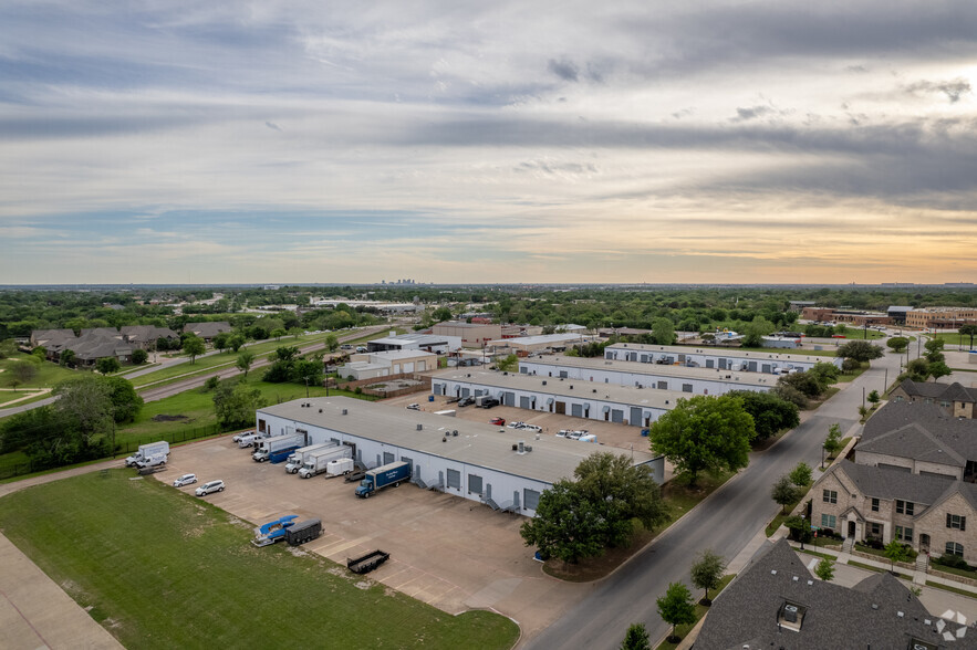 8212 Northeast Pky, North Richland Hills, TX à louer - Photo de l’immeuble – Image 1 sur 8