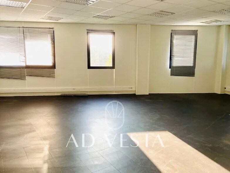 Bureau dans Martillac à louer - Photo de l’immeuble – Image 3 sur 4