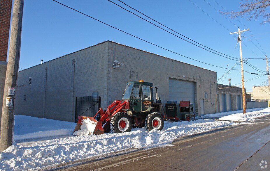 2201 W Purdue St, Milwaukee, WI à vendre - Photo de l’immeuble – Image 2 sur 5