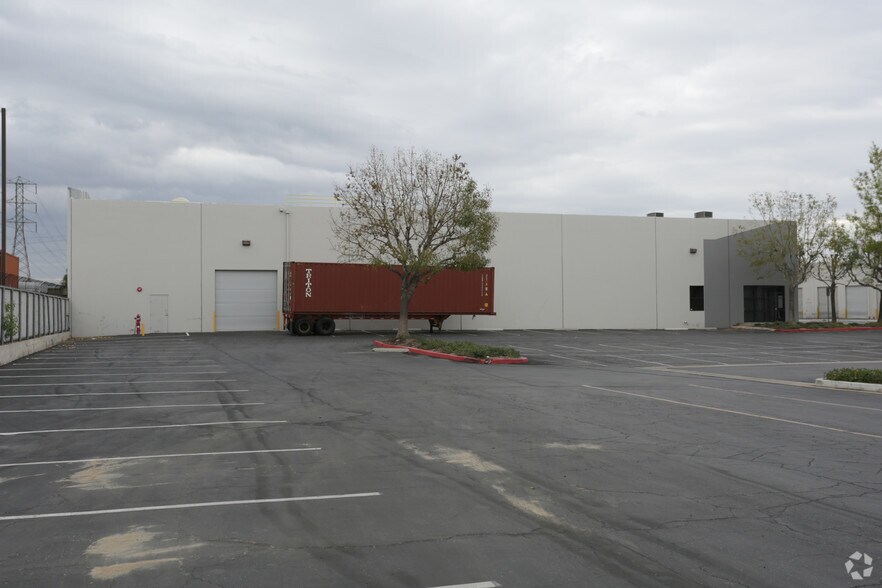 820 Etiwanda Ave, Ontario, CA à louer - Photo de l’immeuble – Image 2 sur 6