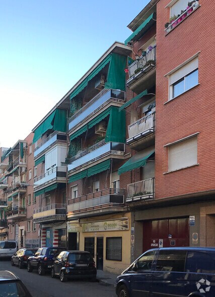Immeuble residentiel dans Madrid, Madrid à vendre - Photo principale – Image 1 sur 2