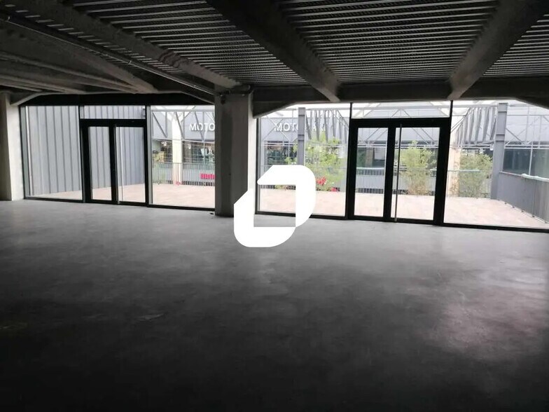 Local commercial dans Vénissieux à louer - Photo de l’immeuble – Image 3 sur 8