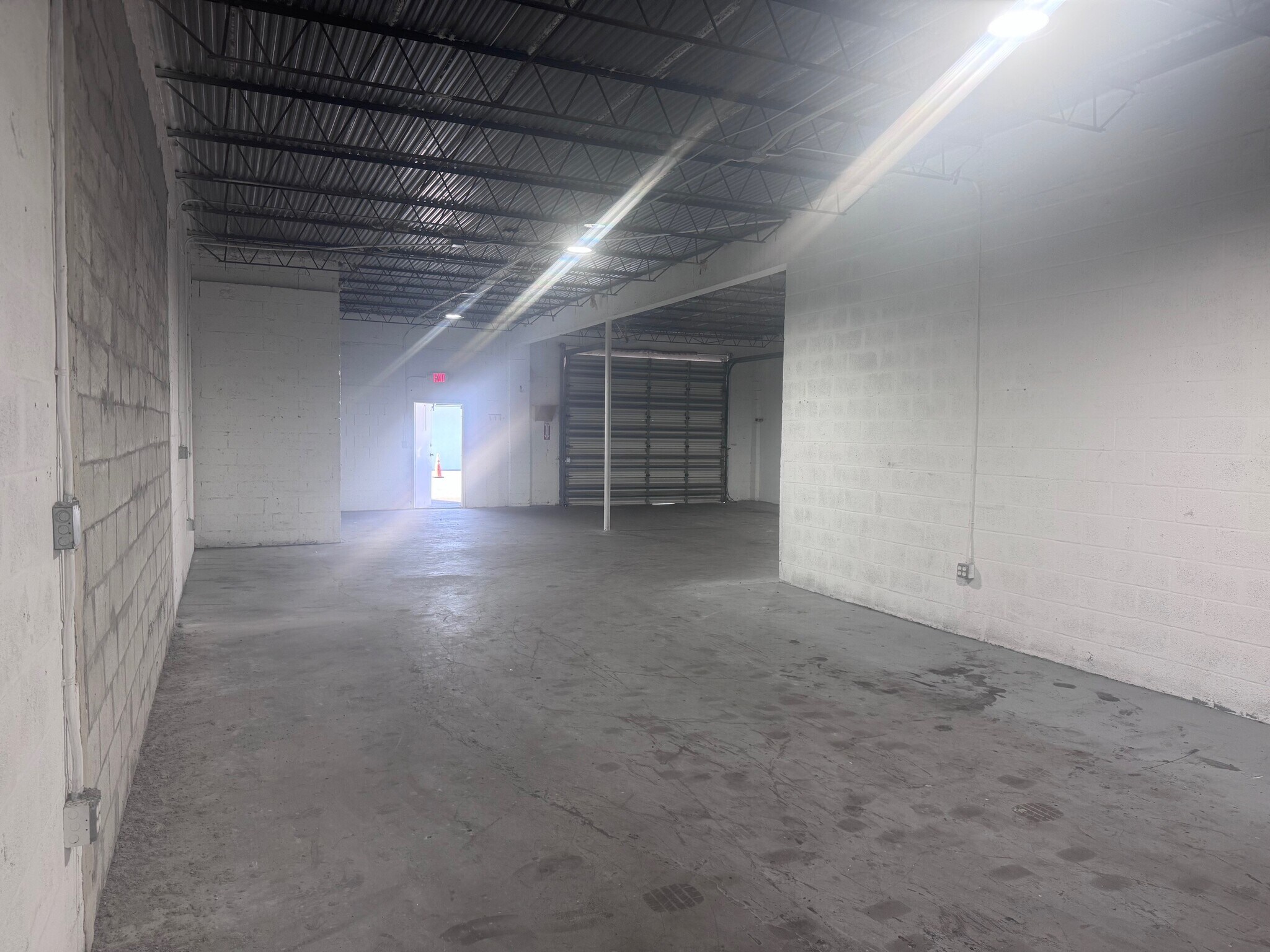 519-533 NE 34th St, Oakland Park, FL à louer Photo intérieure– Image 1 sur 6