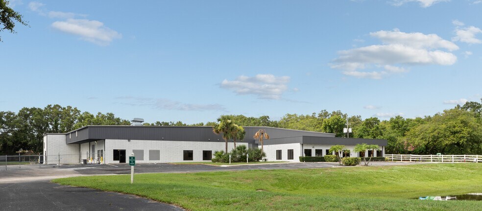 14748 W Colonial Dr, Winter Garden, FL à louer - Photo de l’immeuble – Image 1 sur 10