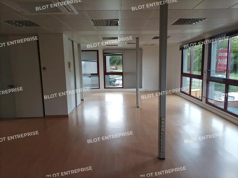 Bureau dans Langueux à louer - Photo de l’immeuble – Image 3 sur 11