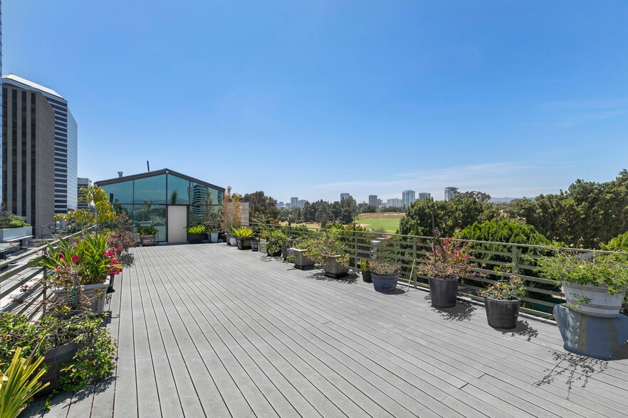 9975 Santa Monica Blvd, Beverly Hills, CA à louer - Photo de l’immeuble – Image 2 sur 5
