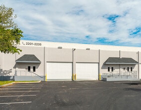 7950-7966 NW 14th St, Miami, FL à louer Photo de l’immeuble– Image 1 sur 3