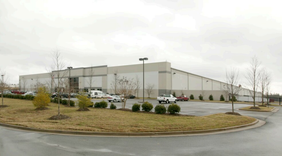 4000-4500 Technology Ct, Sandston, VA à louer - Photo de l’immeuble – Image 1 sur 9