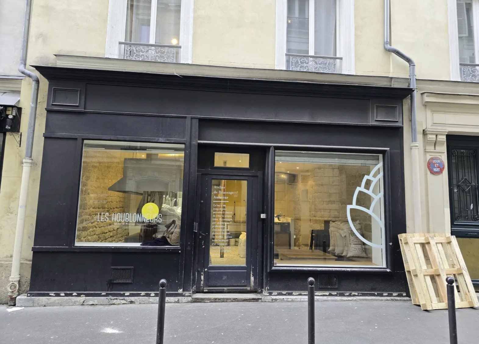 32 Rue Lemercier, Paris à louer Photo de l’immeuble– Image 1 sur 5