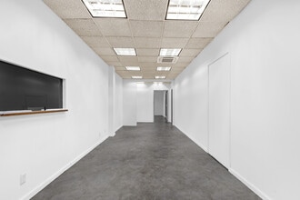 310 Nassau Ave, Brooklyn, NY à louer Photo intérieure– Image 2 sur 9