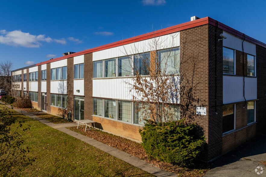 121-123 Av Labrosse, Pointe-claire, QC à louer - Photo principale – Image 1 sur 6