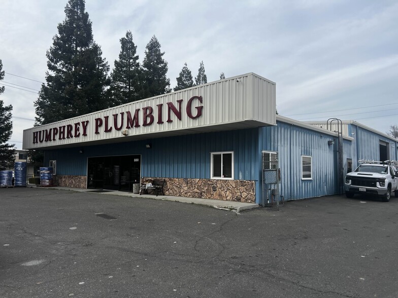 880 S Kilroy Rd, Turlock, CA à louer - Photo de l’immeuble – Image 1 sur 7