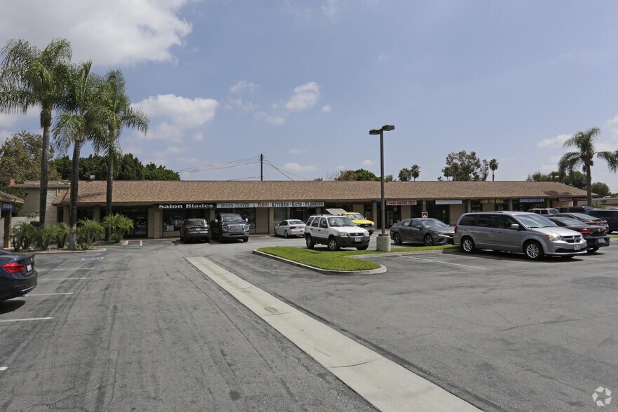 415-433 N Tustin St, Orange, CA à louer - Photo de l’immeuble – Image 2 sur 3
